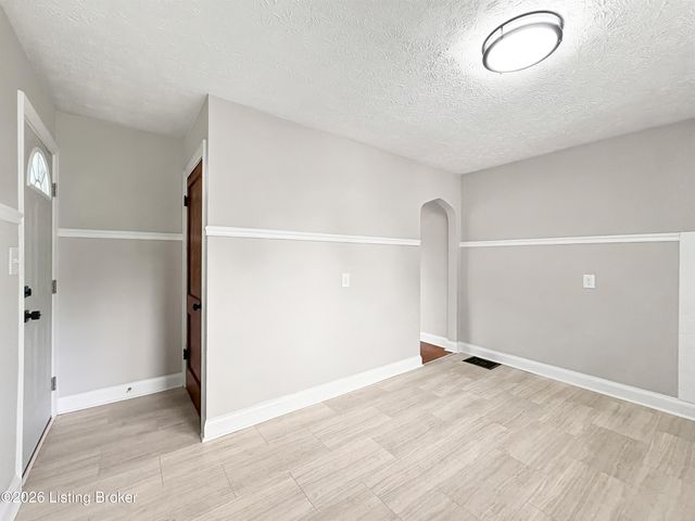 6215 Fox Ave, Louisville, KY 40272