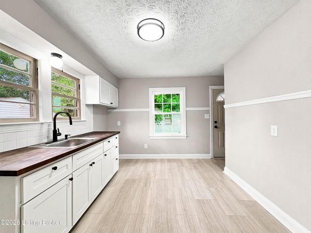 6215 Fox Ave, Louisville, KY 40272