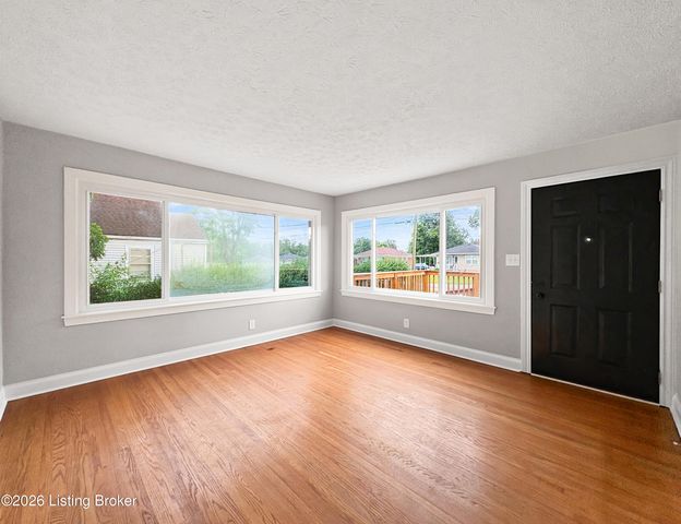 6215 Fox Ave, Louisville, KY 40272