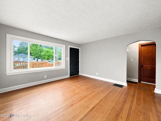 6215 Fox Ave, Louisville, KY 40272