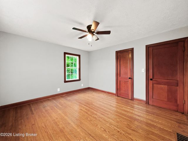 6215 Fox Ave, Louisville, KY 40272