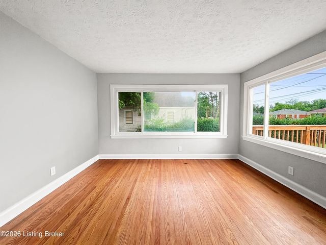 6215 Fox Ave, Louisville, KY 40272