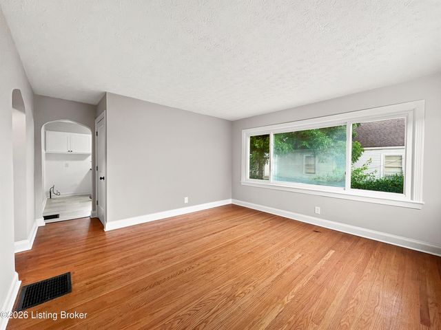 6215 Fox Ave, Louisville, KY 40272