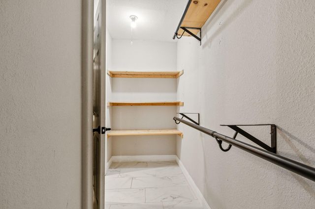 1523 Bamwick Drive, Houston, TX 77090