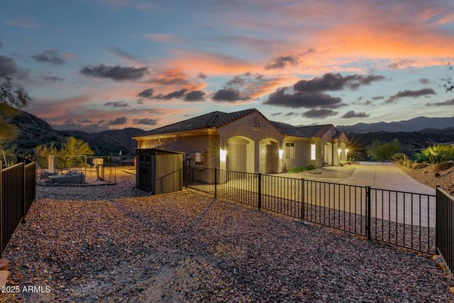 18685 E AGUA Vista, Black Canyon City, AZ 85324