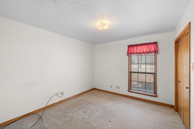 1196 Sherrill LN, Lexington, TX 78947