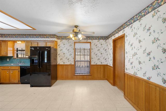 1196 Sherrill LN, Lexington, TX 78947