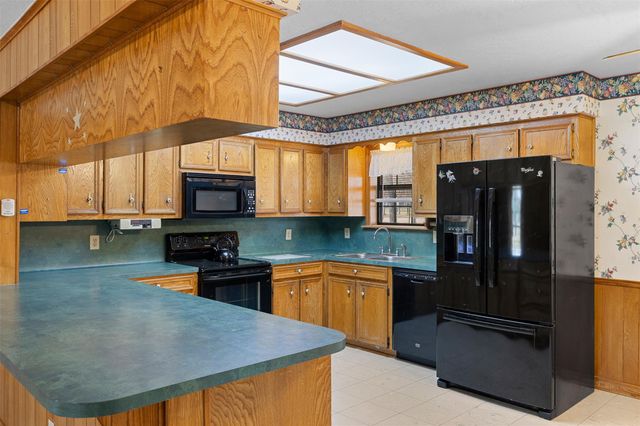 1196 Sherrill LN, Lexington, TX 78947