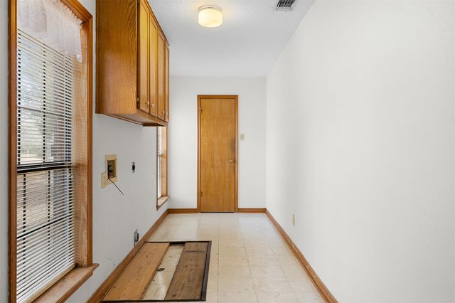 1196 Sherrill LN, Lexington, TX 78947