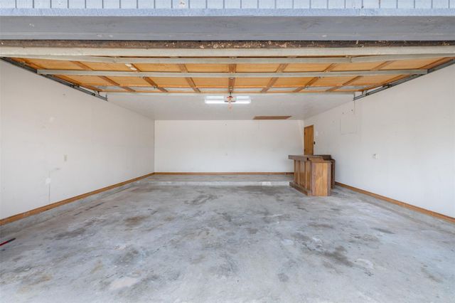 1196 Sherrill LN, Lexington, TX 78947