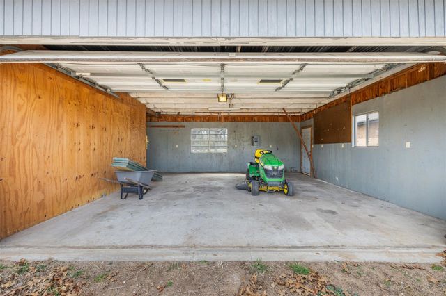 1196 Sherrill LN, Lexington, TX 78947