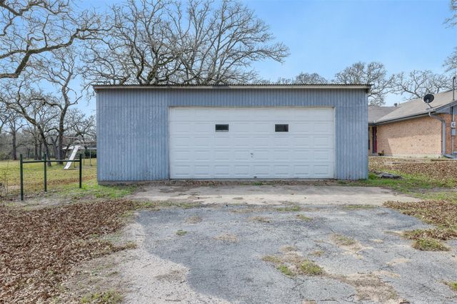 1196 Sherrill LN, Lexington, TX 78947