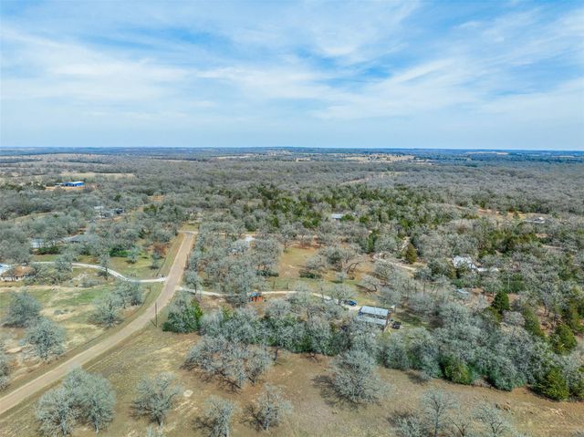 1196 Sherrill LN, Lexington, TX 78947