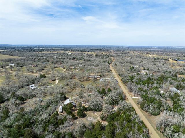 1196 Sherrill LN, Lexington, TX 78947