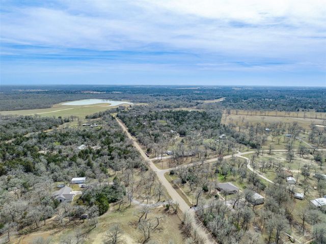 1196 Sherrill LN, Lexington, TX 78947