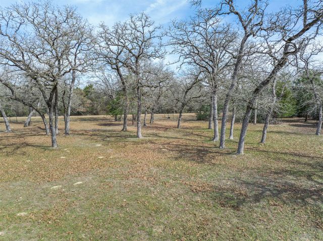 1196 Sherrill LN, Lexington, TX 78947