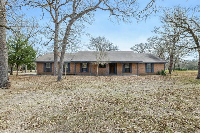 1196 Sherrill LN, Lexington, TX 78947