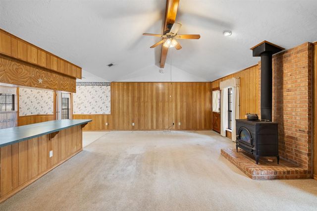 1196 Sherrill LN, Lexington, TX 78947