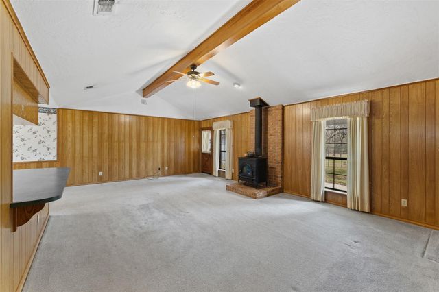 1196 Sherrill LN, Lexington, TX 78947