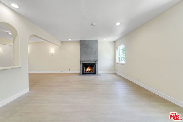 209 N Doheny Drive, Beverly Hills, CA 90211