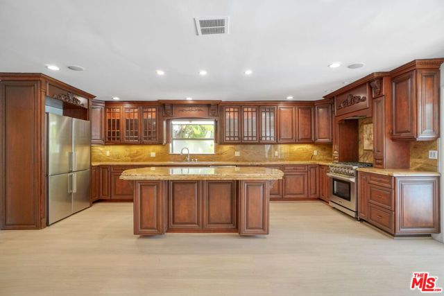 209 N Doheny Drive, Beverly Hills, CA 90211