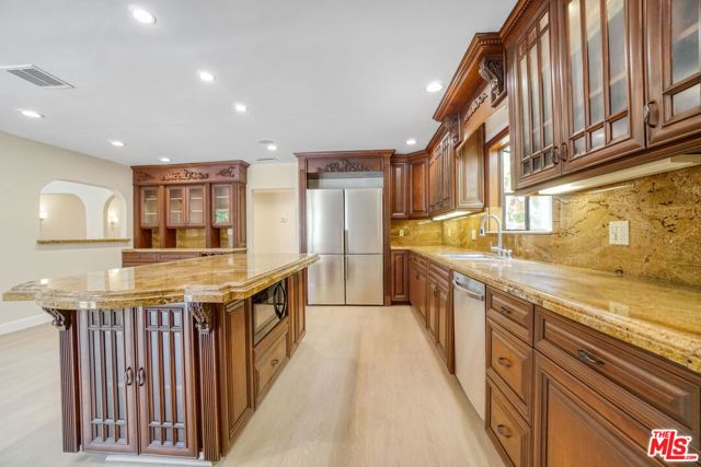 209 N Doheny Drive, Beverly Hills, CA 90211