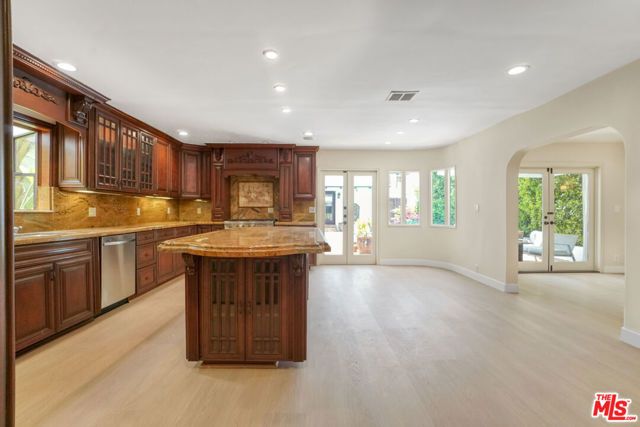 209 N Doheny Drive, Beverly Hills, CA 90211