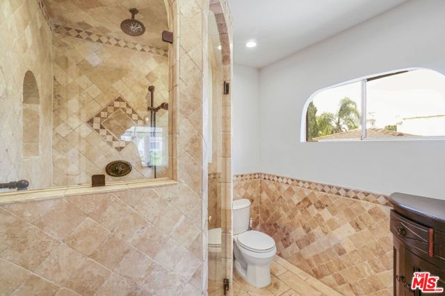 209 N Doheny Drive, Beverly Hills, CA 90211