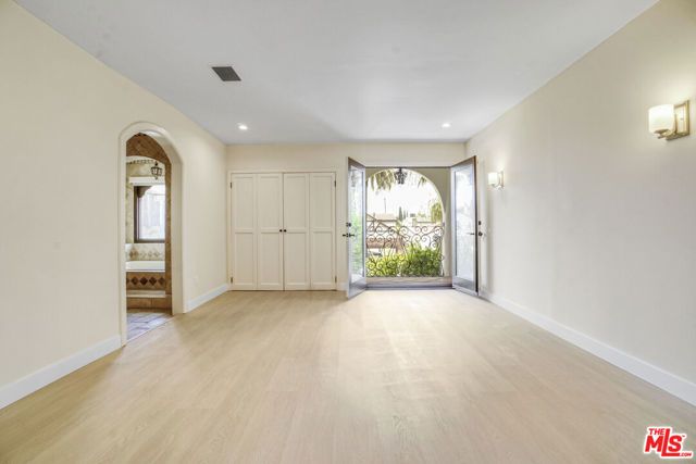 209 N Doheny Drive, Beverly Hills, CA 90211