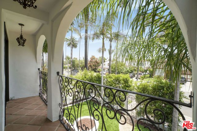 209 N Doheny Drive, Beverly Hills, CA 90211