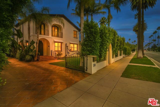 209 N Doheny Drive, Beverly Hills, CA 90211