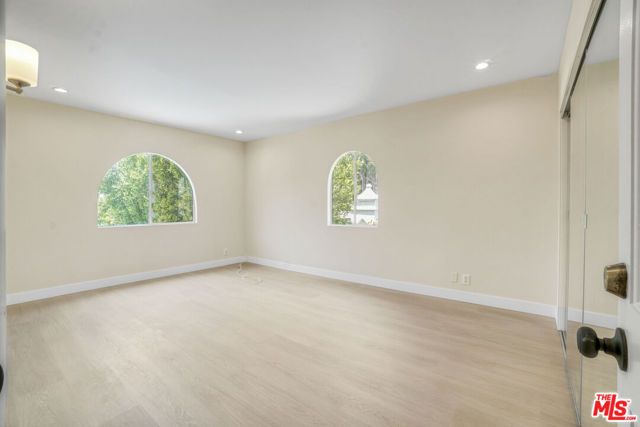 209 N Doheny Drive, Beverly Hills, CA 90211