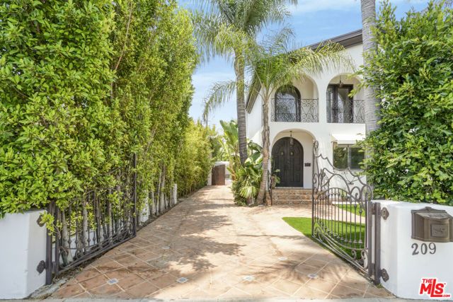 209 N Doheny Drive, Beverly Hills, CA 90211