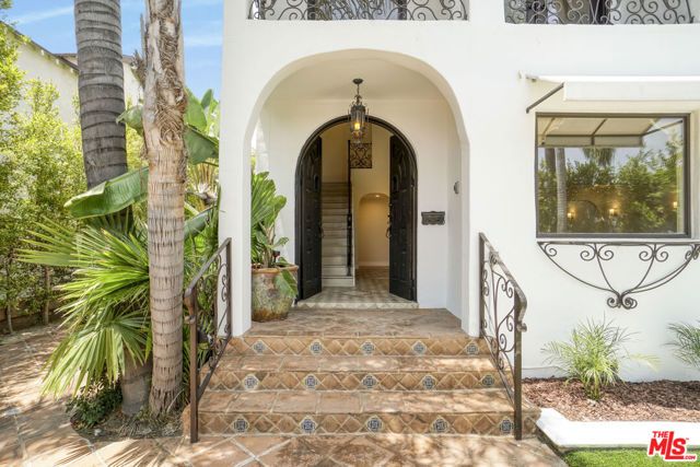 209 N Doheny Drive, Beverly Hills, CA 90211