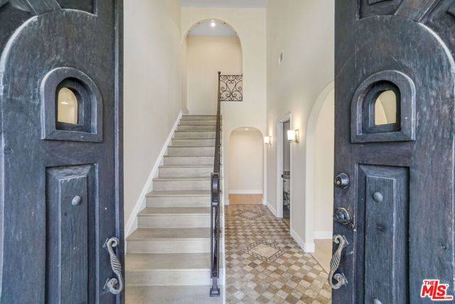 209 N Doheny Drive, Beverly Hills, CA 90211