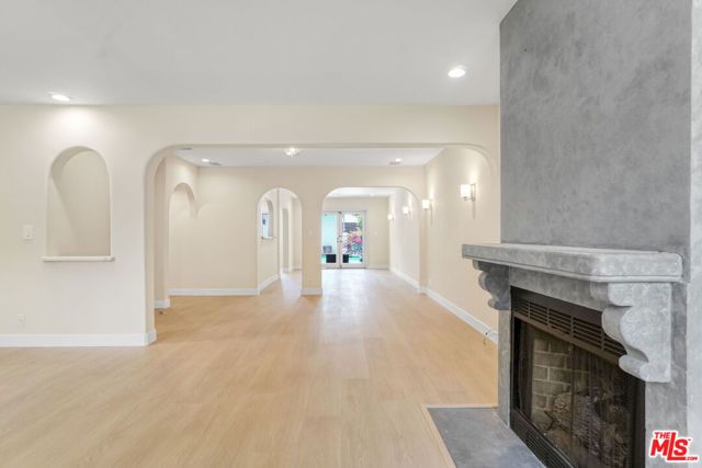 209 N Doheny Drive, Beverly Hills, CA 90211