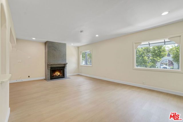 209 N Doheny Drive, Beverly Hills, CA 90211