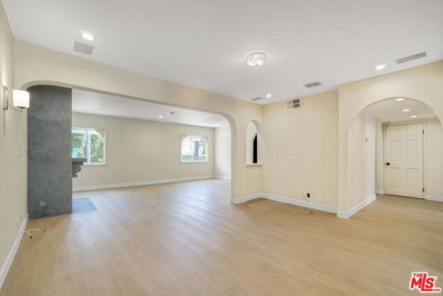 209 N Doheny Drive, Beverly Hills, CA 90211