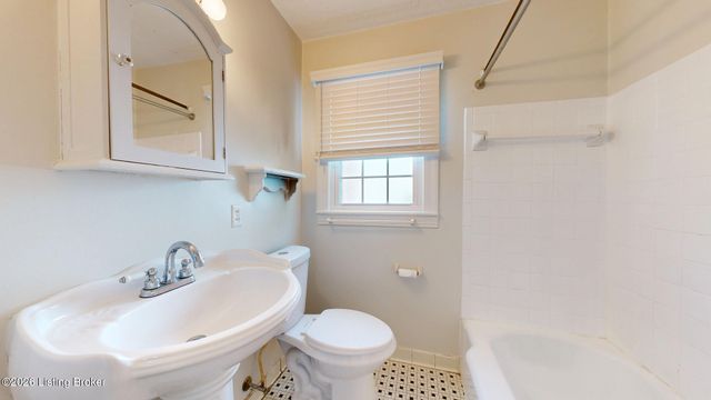 3806 Napanee Rd, Louisville, KY 40207