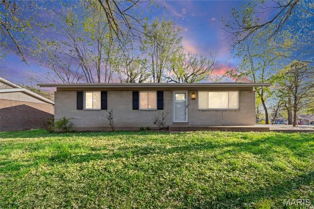 1198 Soria Street, St Louis, MO 63138