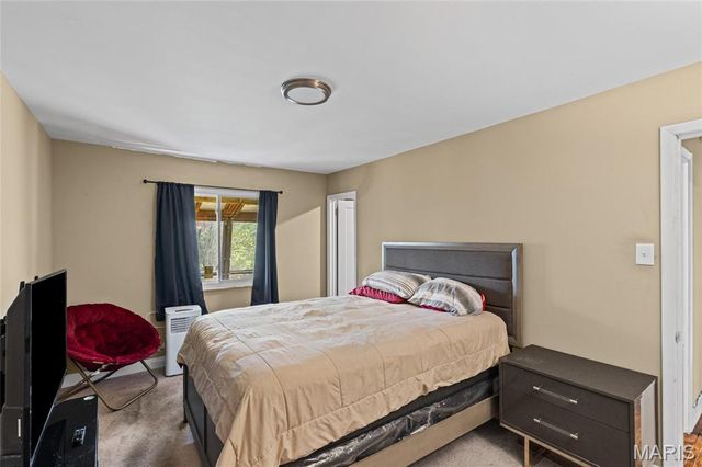 1198 Soria Street, St Louis, MO 63138