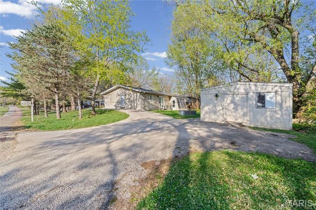 1198 Soria Street, St Louis, MO 63138