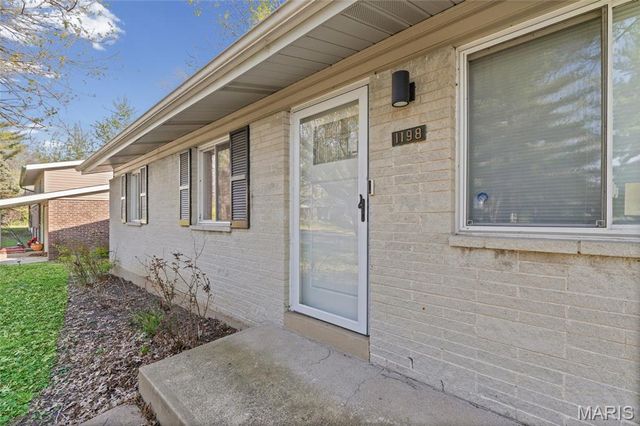 1198 Soria Street, St Louis, MO 63138