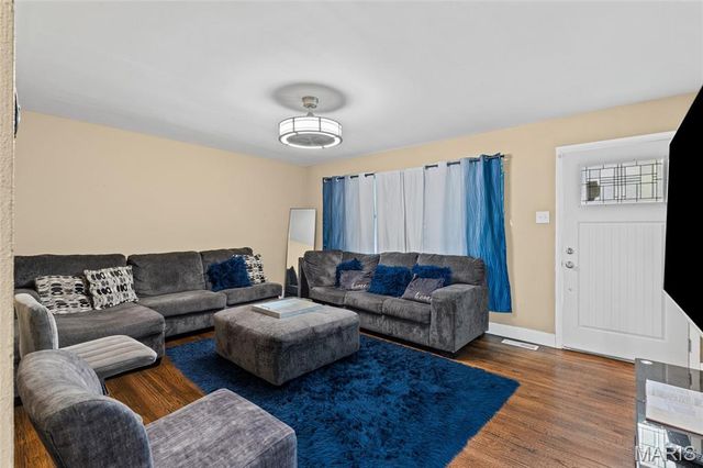 1198 Soria Street, St Louis, MO 63138