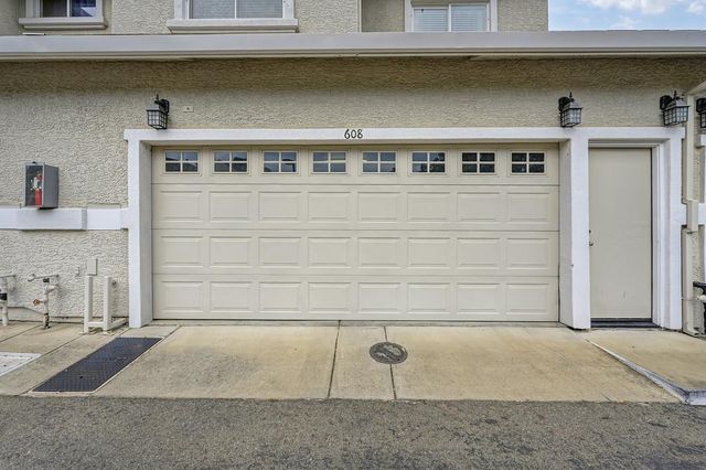 608 Shasta Oaks Cir, Roseville, CA 95678