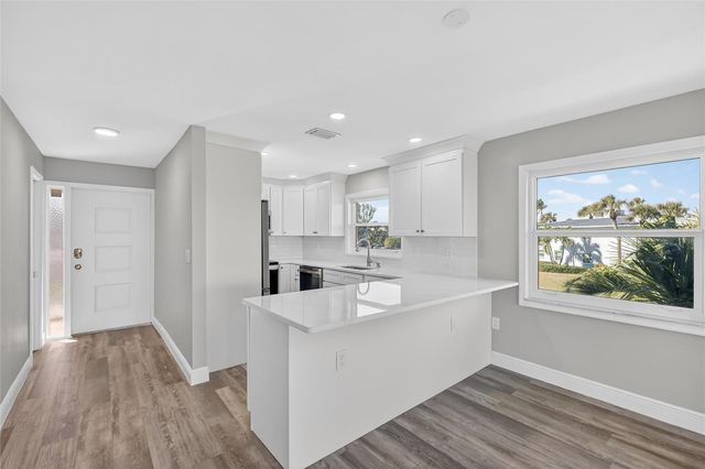 600 MANATEE AVENUE 212, Holmes Beach, FL 34217