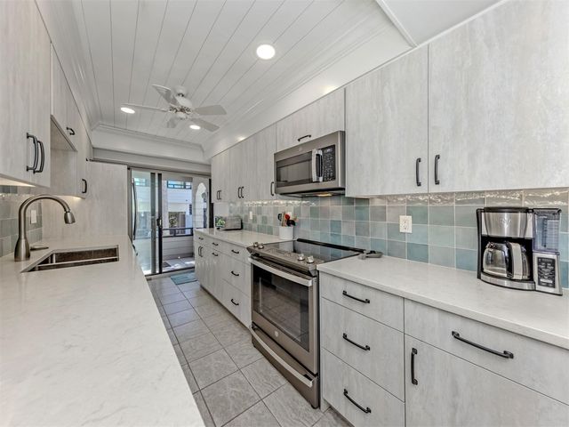 1555 TARPON CENTER DRIVE 242, Venice, FL 34285