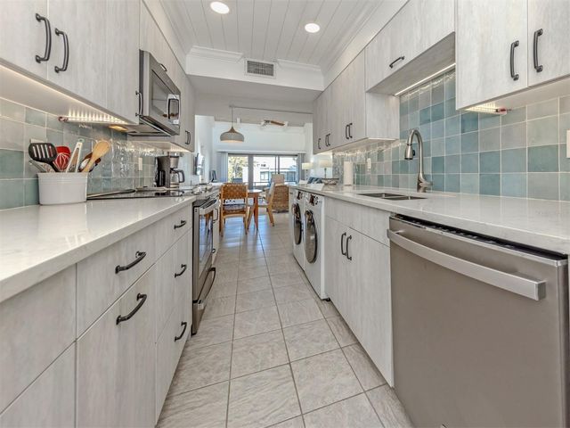 1555 TARPON CENTER DRIVE 242, Venice, FL 34285