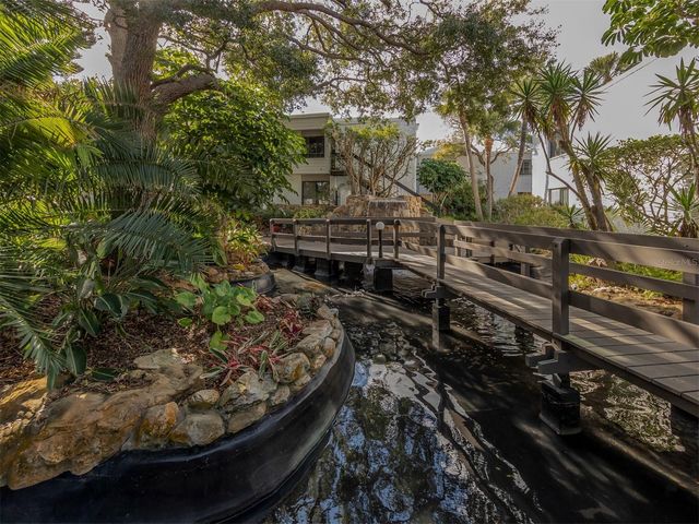 1555 TARPON CENTER DRIVE 242, Venice, FL 34285