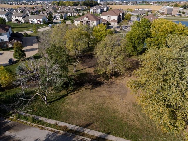 555 Country Ln, North Liberty, IA 52317